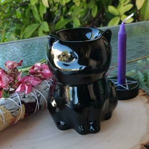 Black Magic Cat Oil Aromatherapy Diffuser